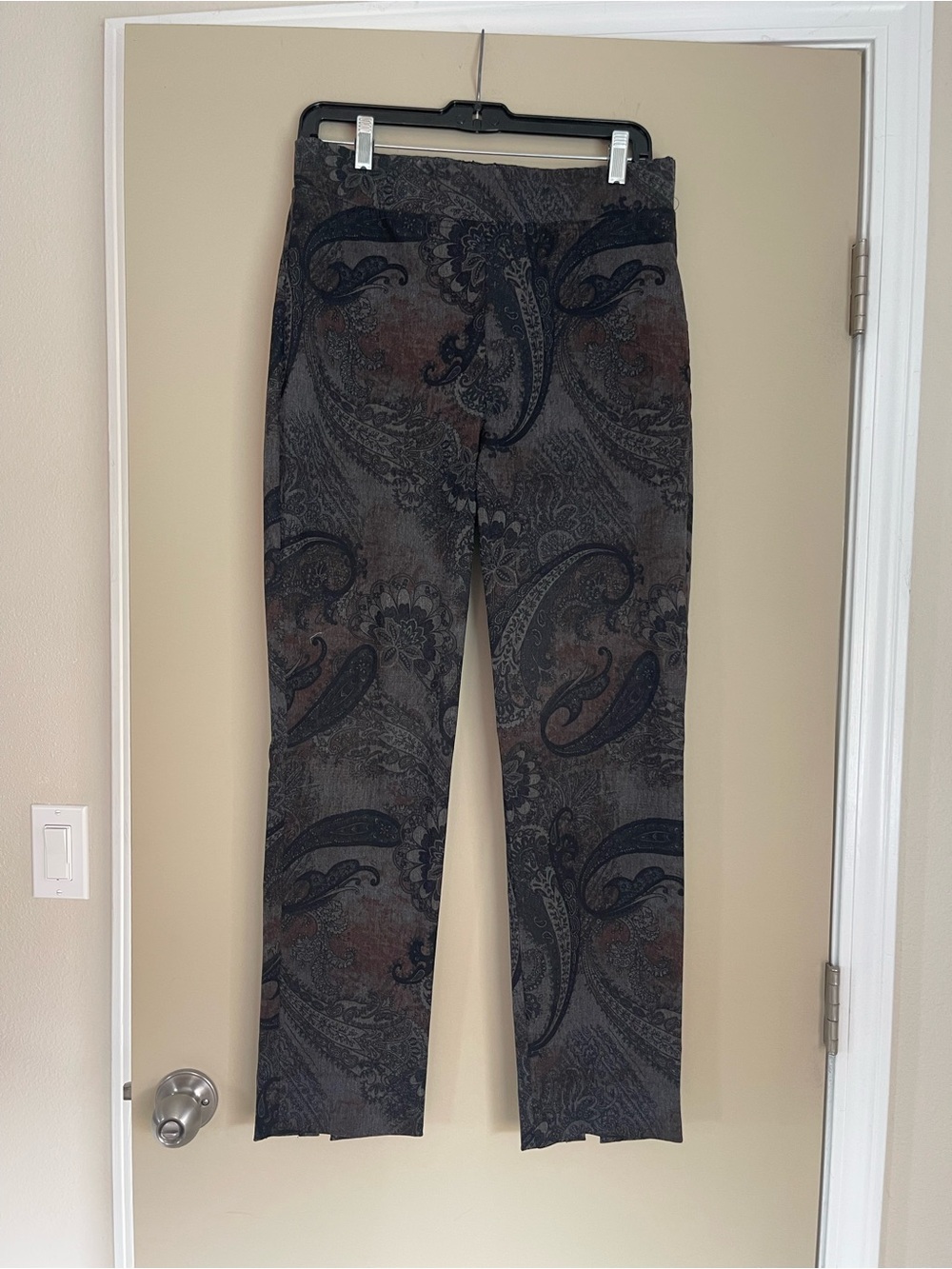 Joseph Ribkoff Charcoal & Bronze Paisley Straight-Leg, Stretch Pants. 10